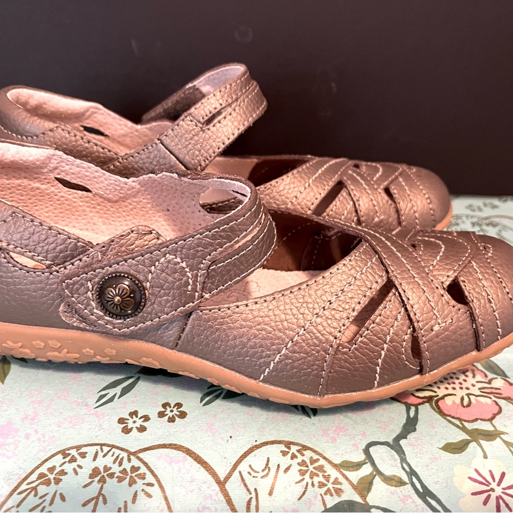 European Closed Toe Sandal